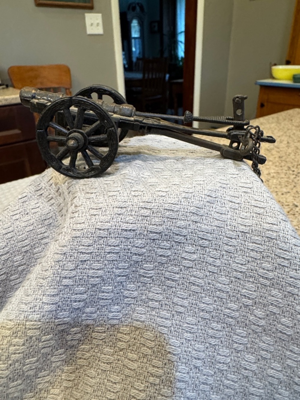 Decorative Antique-Style Cannon Figurine in Dark Metal Pencil Sharpener
